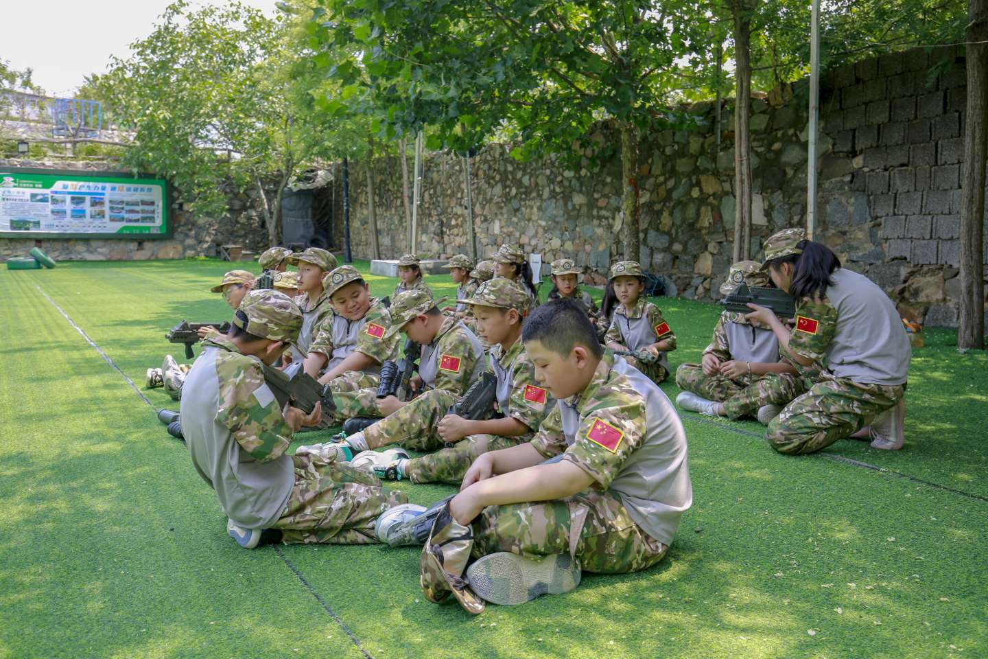軍事夏令營，體驗軍事生活，培養(yǎng)青少年綜合素質(zhì)，軍事夏令營，體驗軍事生活，提升青少年綜合素質(zhì)教育之旅
