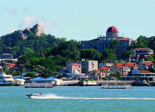 鼓浪嶼，這座美麗的島嶼，是中國旅游的一顆璀璨明珠。關(guān)于它是否好玩，答案無疑是肯定的。本文將為您詳細介紹鼓浪嶼的魅力所在，帶您領(lǐng)略這座島嶼的獨特風情。，鼓浪嶼，璀璨明珠的魅力之旅，領(lǐng)略獨特風情與獨特魅力