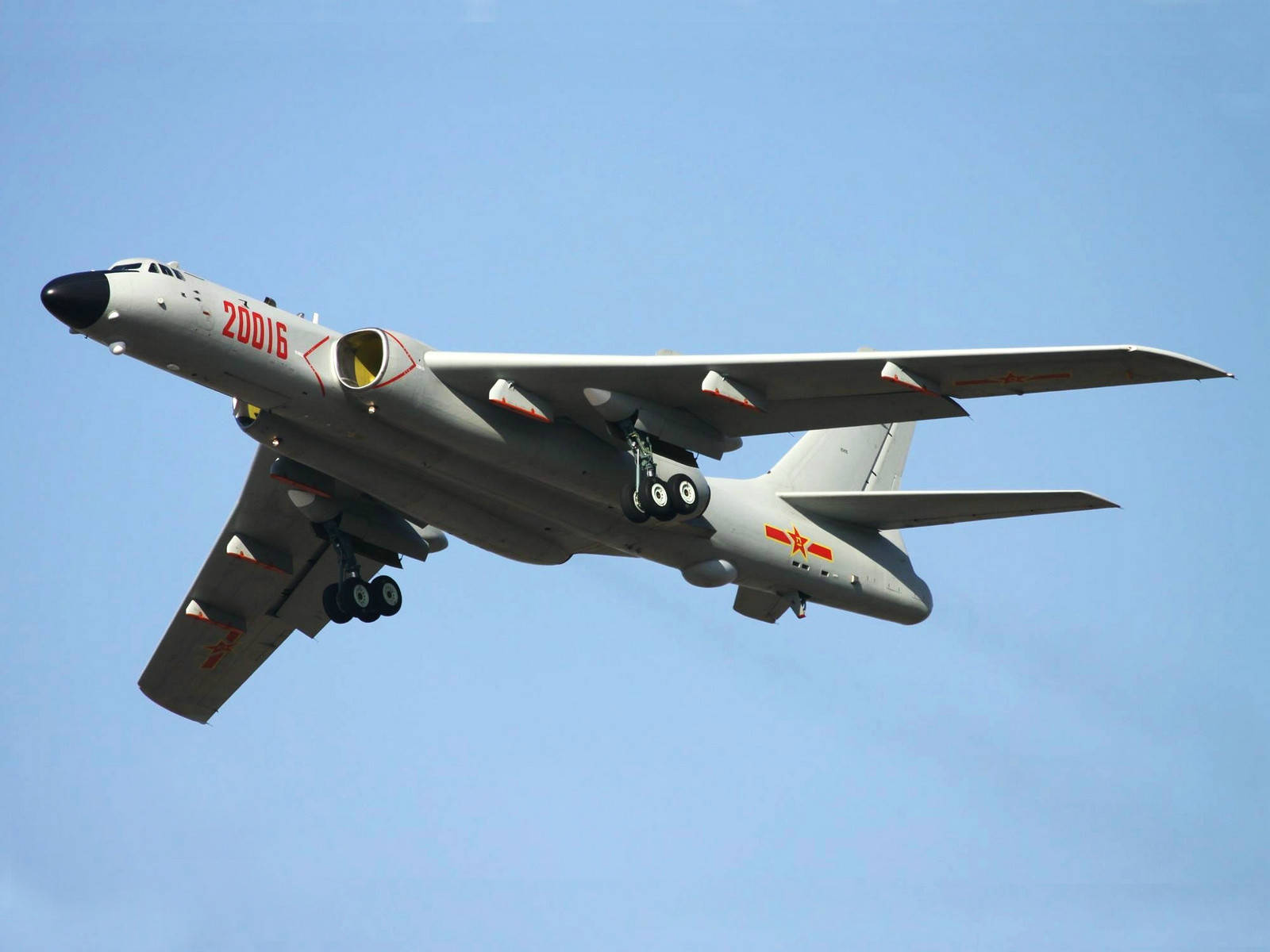 轟6高清圖片展示，探索中國空軍戰(zhàn)略轟炸機的魅力，中國空軍戰(zhàn)略轟炸機轟-6高清圖片展示，探索其獨特魅力