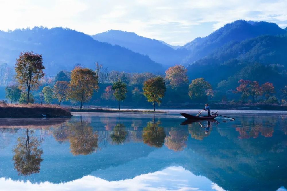 國內秋季旅游勝地推薦，十一月去哪里旅游最佳？，十一月國內秋季旅游勝地推薦，秋季旅游最佳去處指南