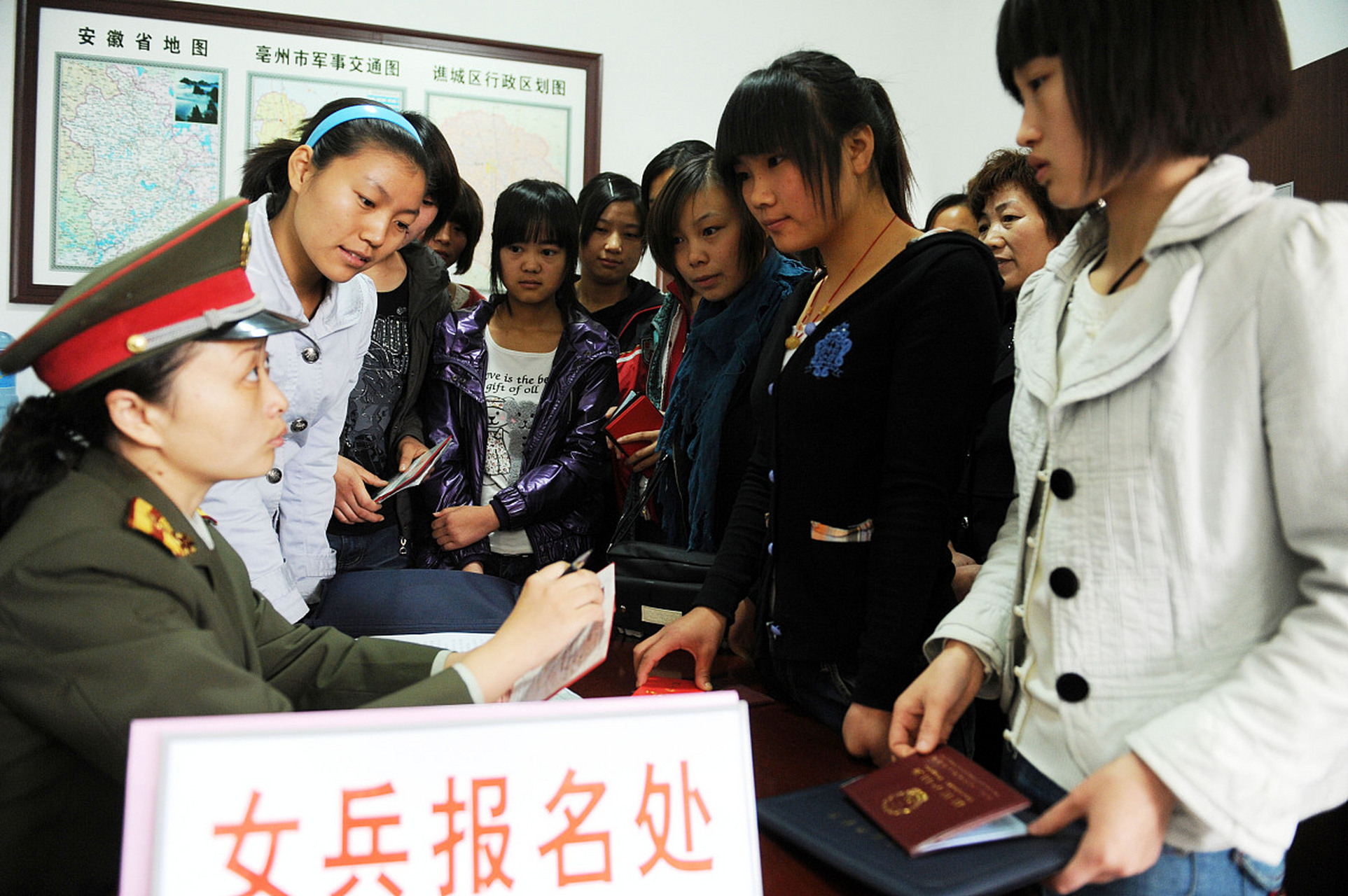 大學(xué)征兵女生去了干啥，深度解析征兵女生的角色與使命，深度解析，大學(xué)征兵女生的角色與使命，她們?cè)谲婈?duì)中的職責(zé)與擔(dān)當(dāng)