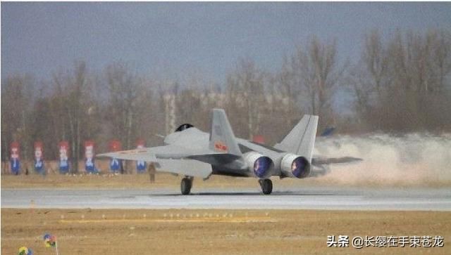 中國垂直起降飛機殲-18，技術(shù)突破與未來展望，中國垂直起降飛機殲-18的技術(shù)突破與未來展望