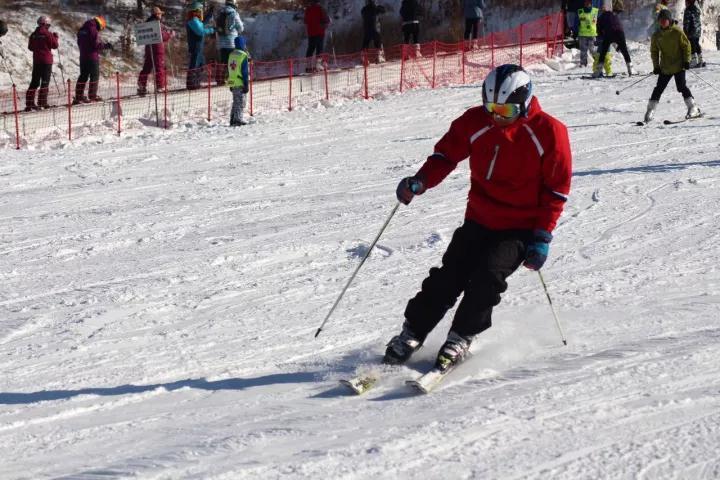 最新滑雪場門票價格大全，多少錢讓你暢游雪場？，最新滑雪場門票價格一覽，暢游雪場需要多少錢？