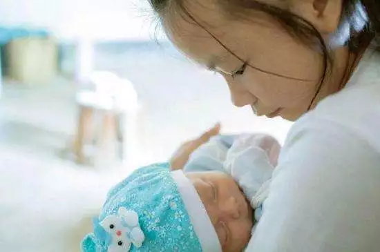 面對挑戰(zhàn)，16歲懷孕如何自主應對，面對挑戰(zhàn)，少女懷孕后的自主應對策略