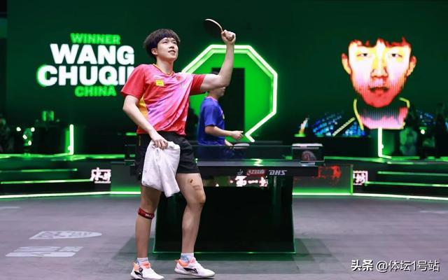 王楚欽與孫穎莎，運(yùn)動(dòng)場上的浪漫瞬間——解讀他們的接吻事件，王楚欽與孫穎莎接吻瞬間揭秘，運(yùn)動(dòng)場上的浪漫篇章